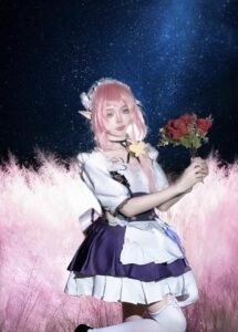 Hình cosplay hầu gái mang nét gợi cảm