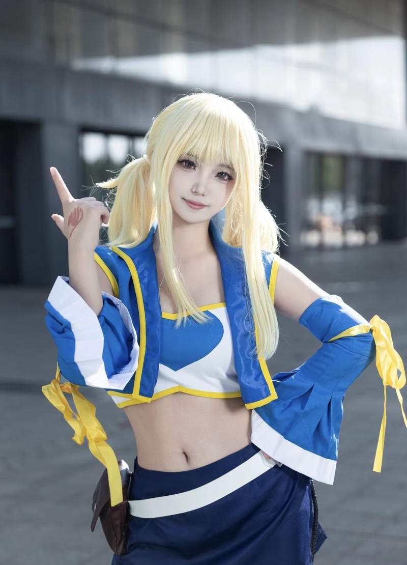 Hình cosplay lucy heartfilia phong cách anime xinh đẹp
