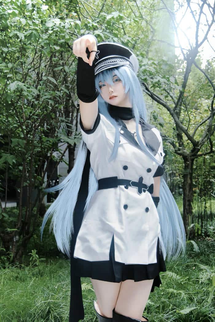 Hình esdeath cosplay ánh nhìn uy nghiêm