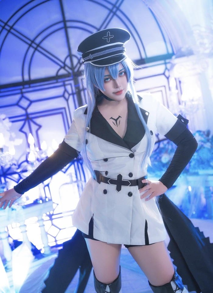 Hình esdeath cosplay phong thái quyền lực