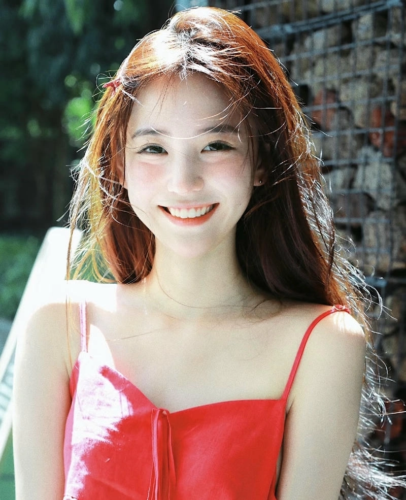 Hình gái xinh cười mang lại cảm giác vui vẻ