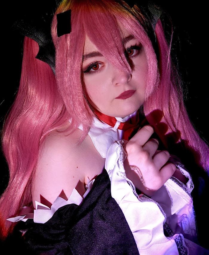 Hình krul tepes cosplay ánh nhìn bí ẩn