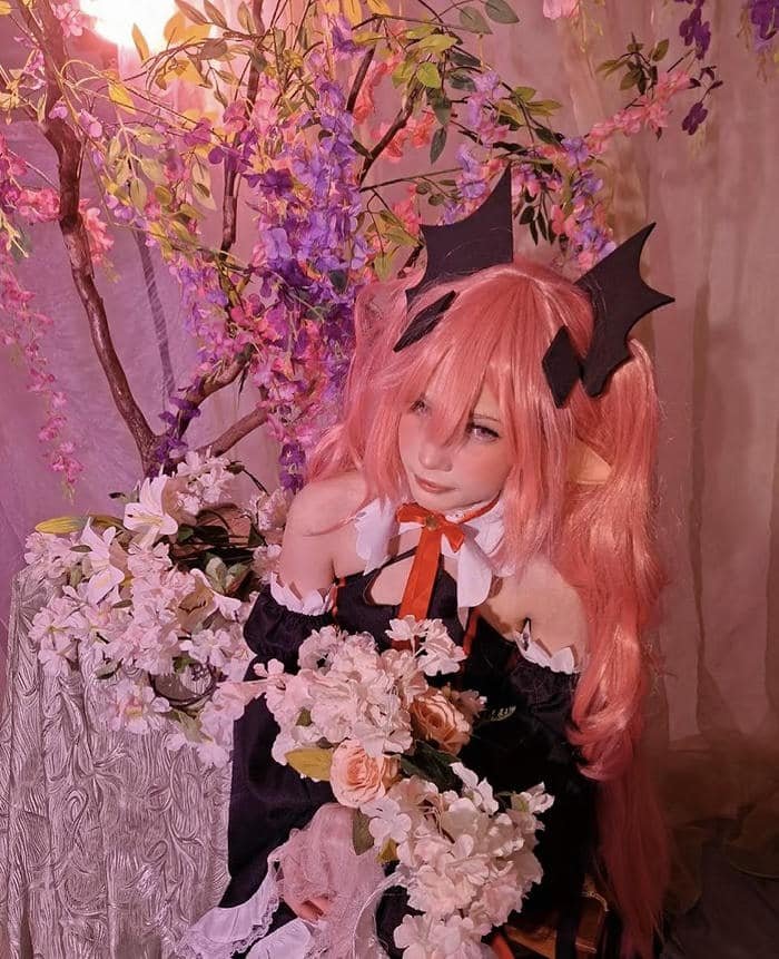 Hình krul tepes cosplay phong thái quý phái