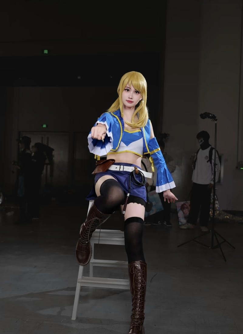 Hình lucy heartfilia cosplay phong cách nhân vật Fairy Tail