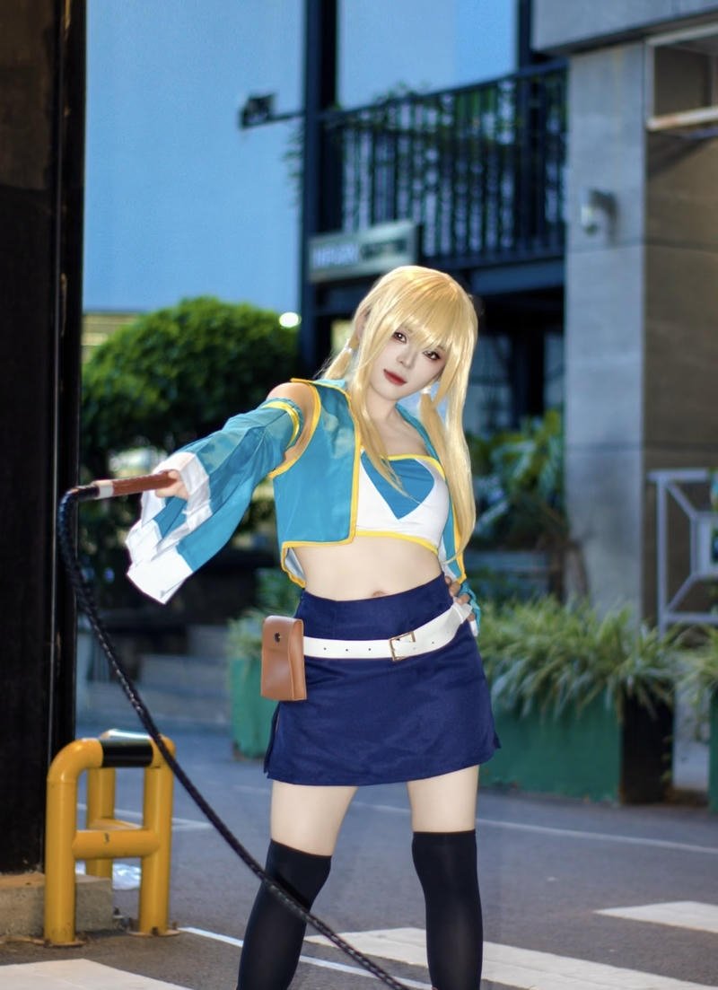 Hình lucy heartfilia cosplay phong cách nữ pháp sư tinh linh