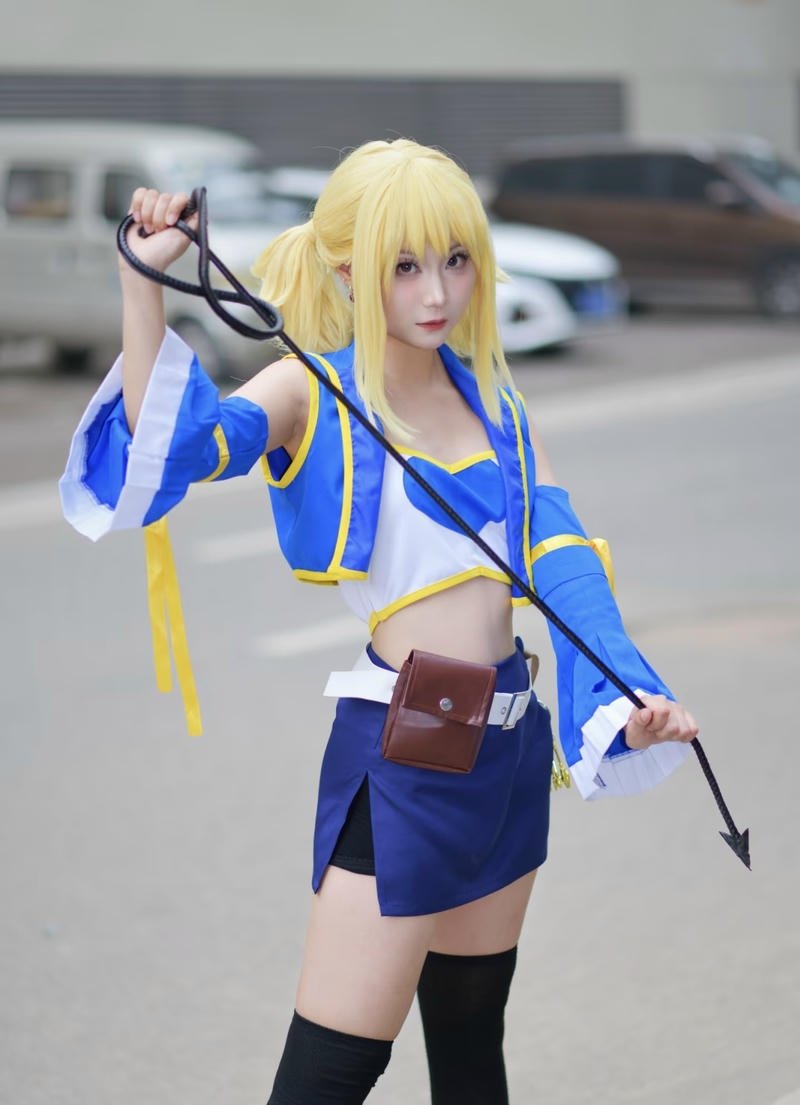 Hình lucy heartfilia cosplay tóc vàng phong cách anime