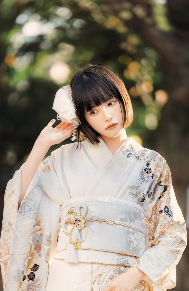 Họa tiết truyền thống nổi bật trên trang phục kimono gái Nhật