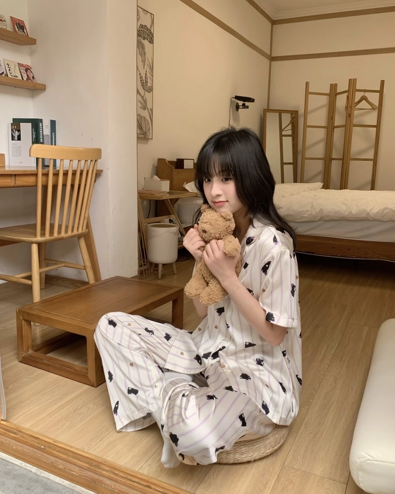 Khoảnh khắc đáng yêu của ảnh gái xinh mặc đồ ngủ