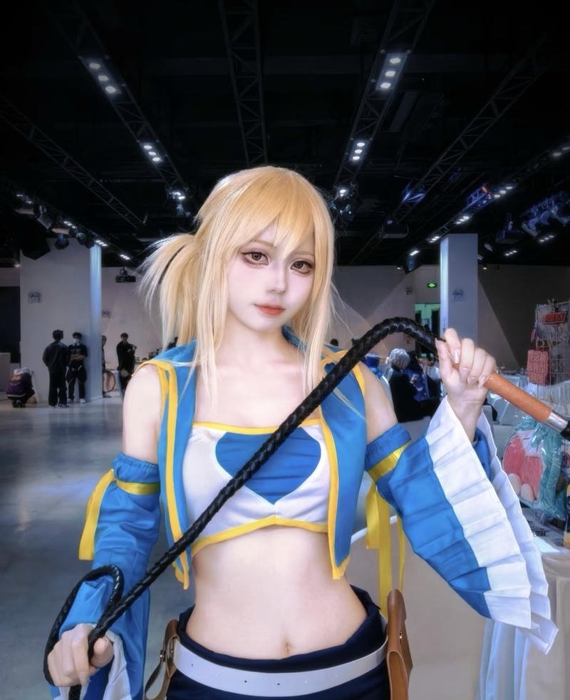 Khoảnh khắc lucy heartfilia cosplay phong cách anime nổi bật