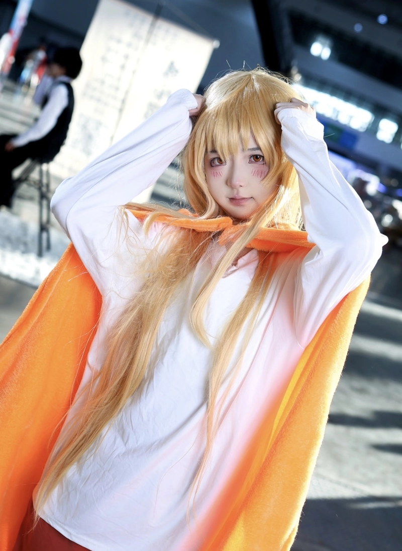 Khung cảnh Umaru cosplay với biểu cảm sinh động