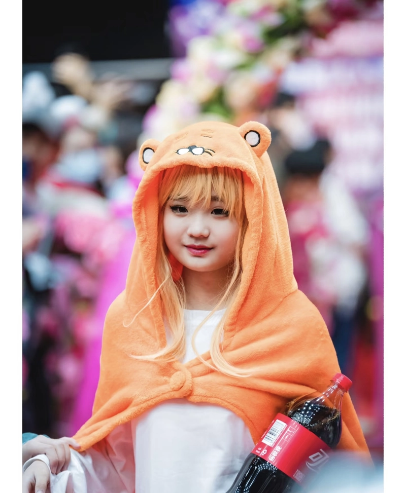 Khung cảnh Umaru cosplay với phong thái nhẹ nhàng