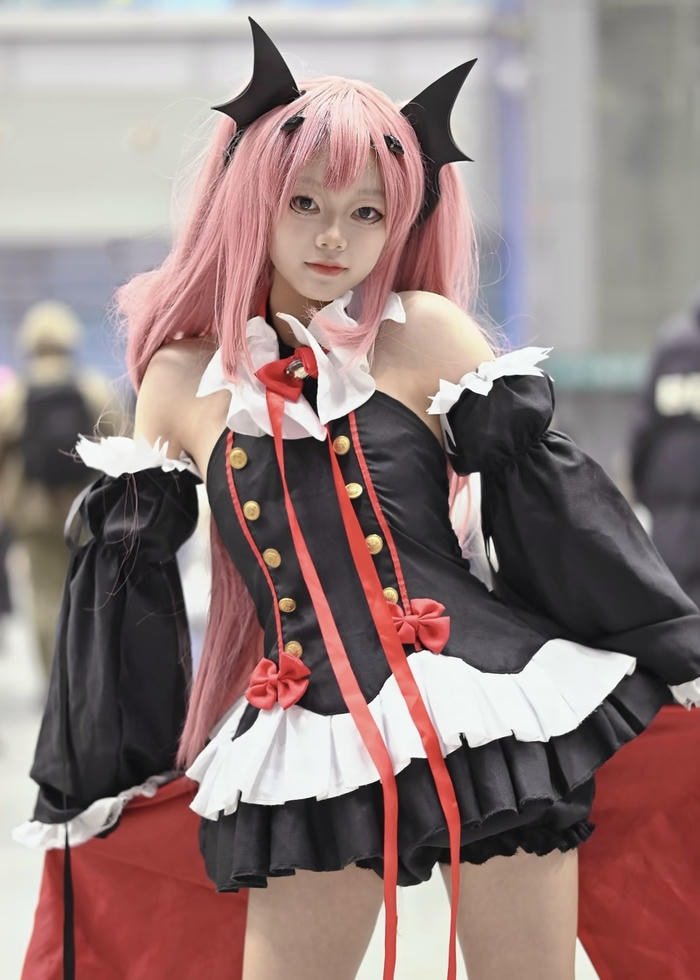 Krul tepes cosplay trang phục đỏ đen