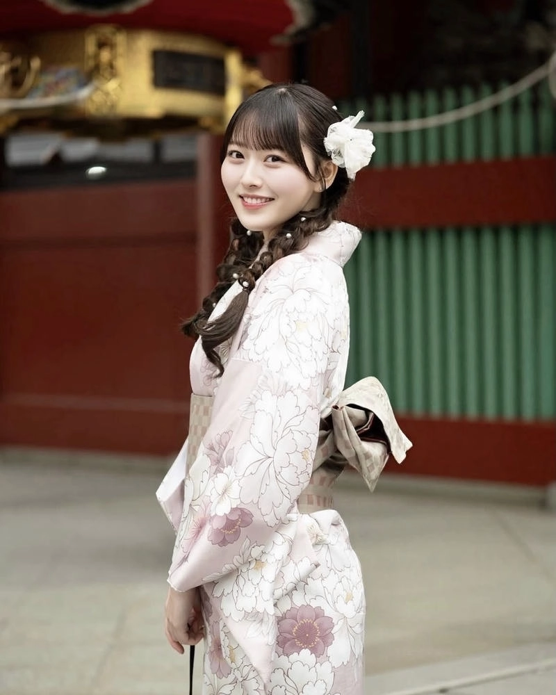 Màu sắc kimono rực rỡ làm nổi bật gái Nhật duyên dáng