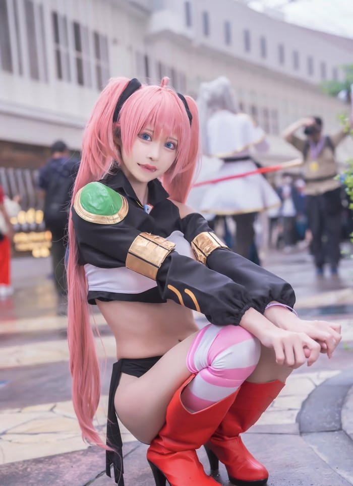 Milim nava cosplay ánh mắt cuốn hút