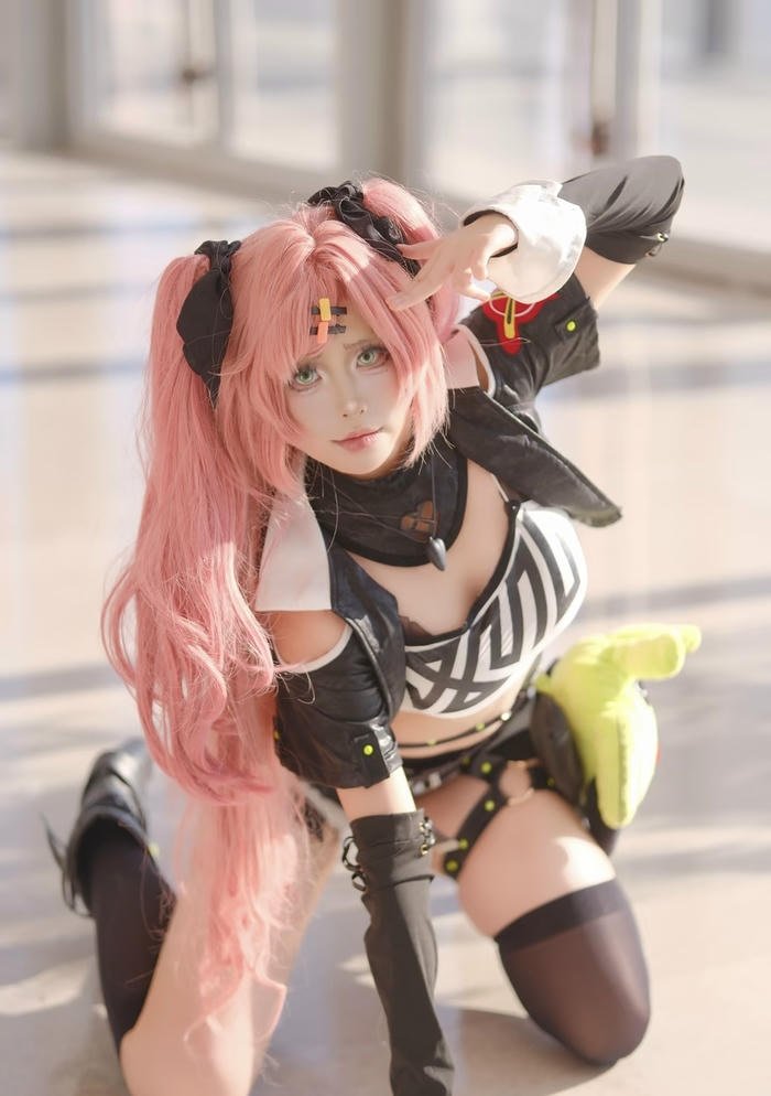 Milim nava cosplay tạo dáng chất