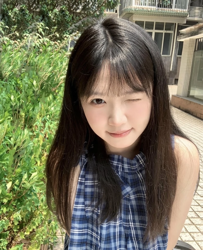 Nét đẹp tươi sáng thể hiện qua gái xinh cười