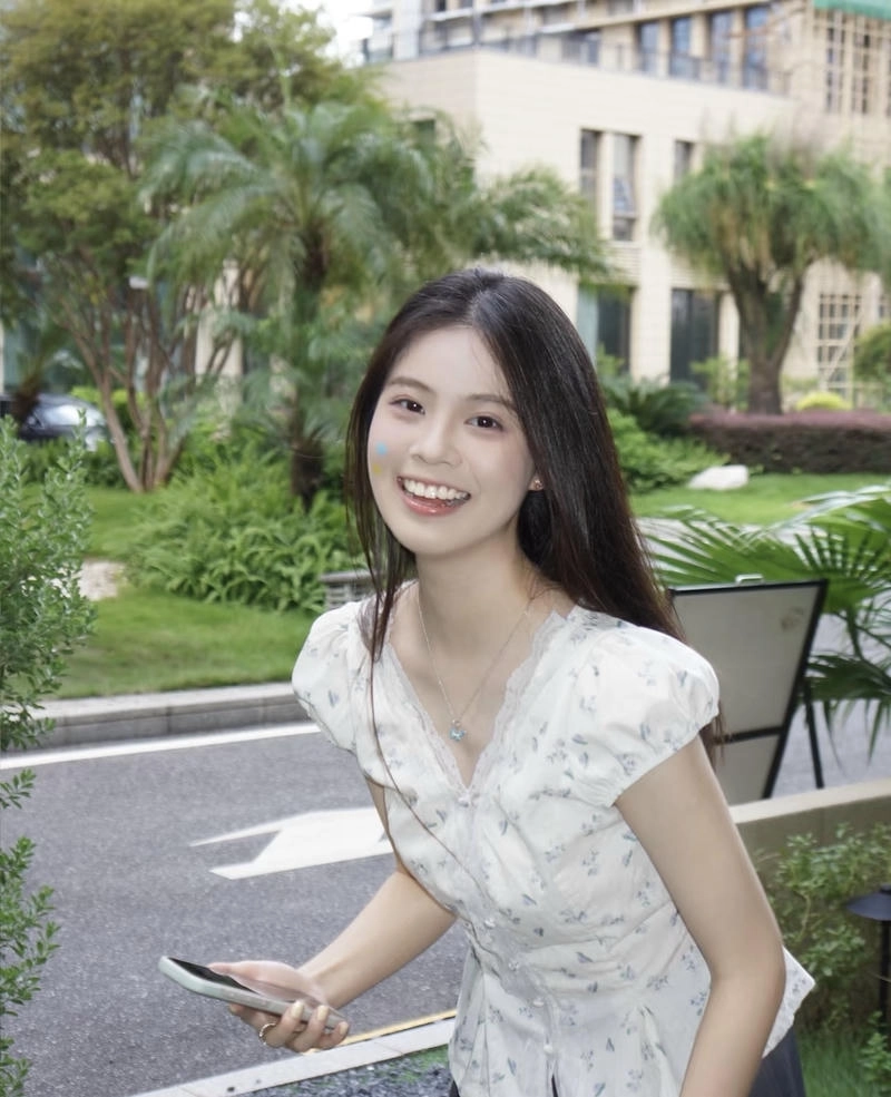 Nét đẹp tươi tắn thể hiện qua hình gái xinh cười