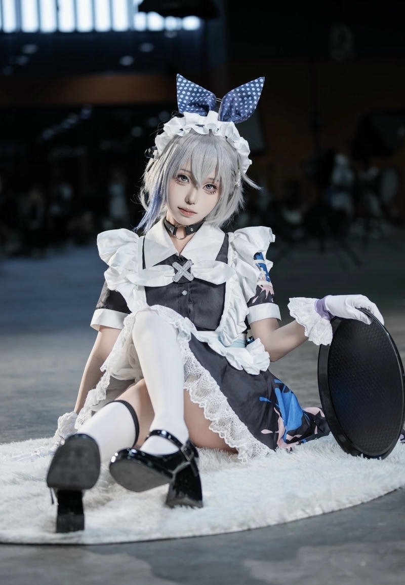 Nhân vật cosplay hầu gái phong cách gợi cảm