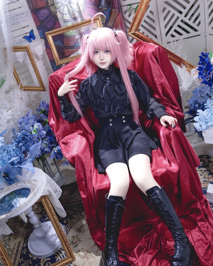 Nữ cosplayer cùng trang phục Milim Nava đầy cuốn hút