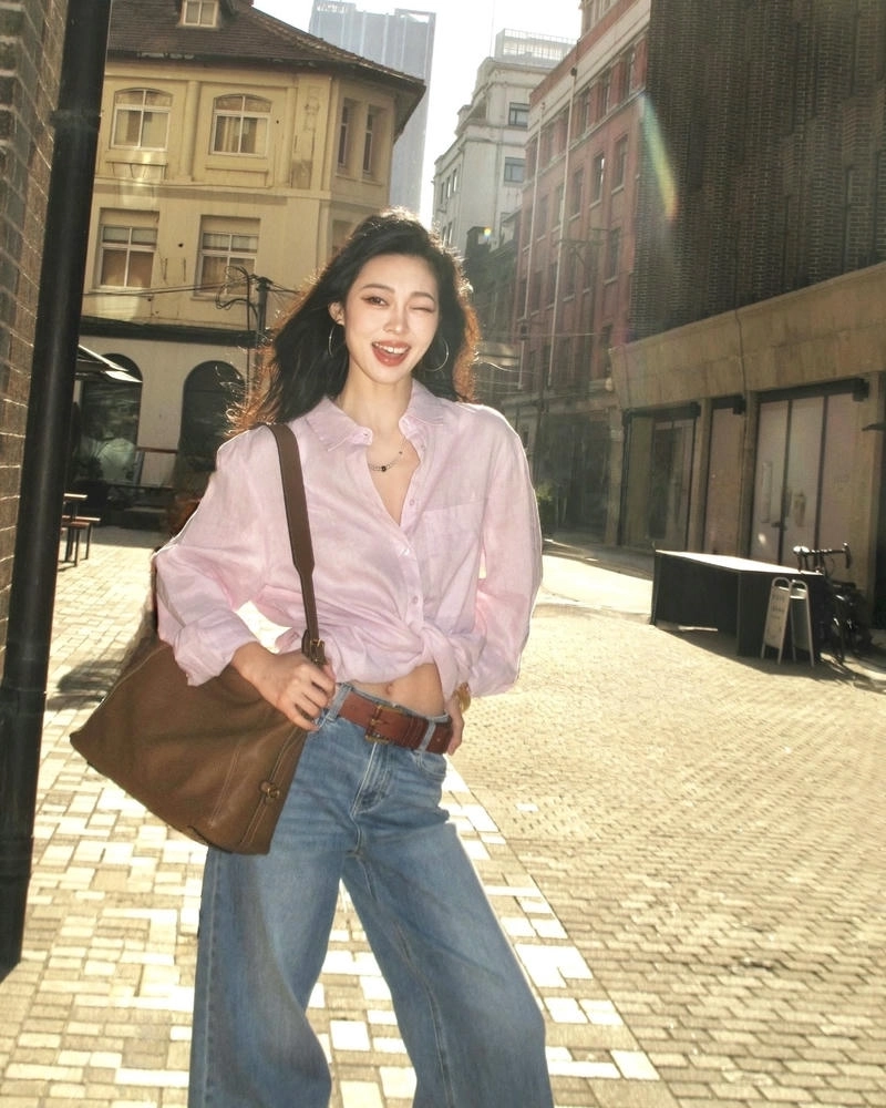 Nụ cười nhẹ khiến gái xinh thêm phần cuốn hút