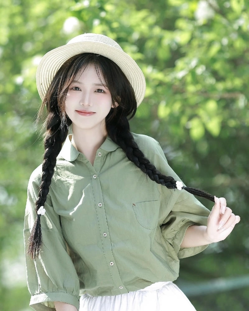 Nụ cười tỏa nắng giúp gái xinh nổi bật hơn