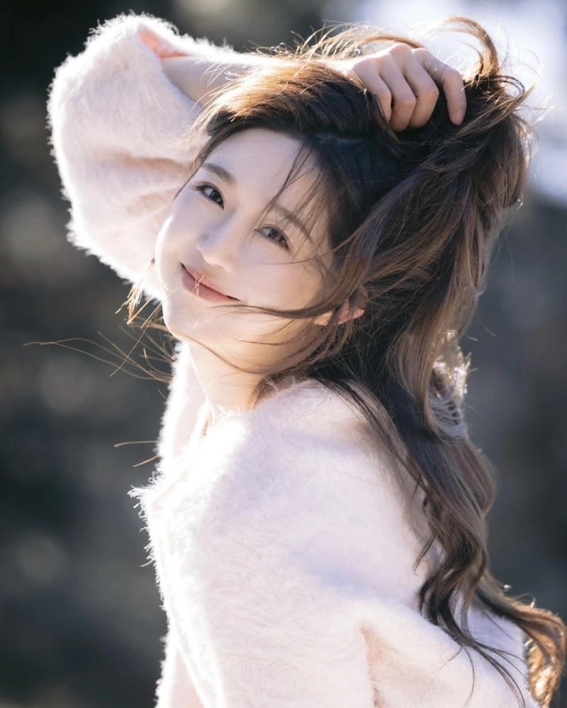 Nụ cười tươi giúp gái xinh trở nên nổi bật hơn