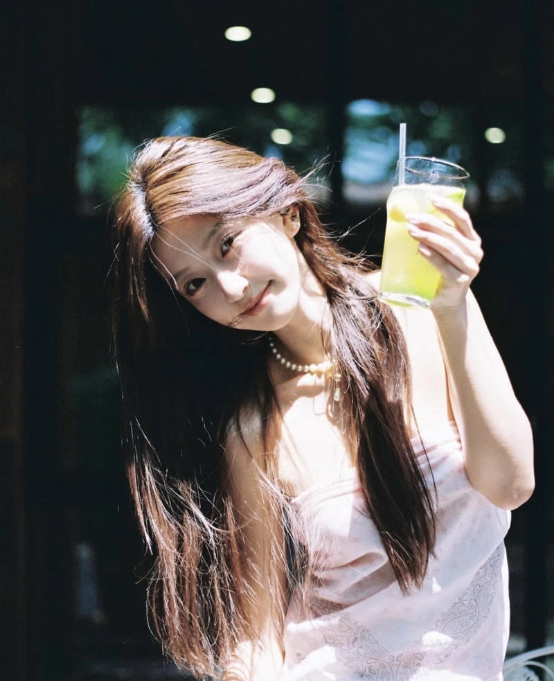 Nụ cười xinh xắn làm nổi bật nét duyên gái xinh