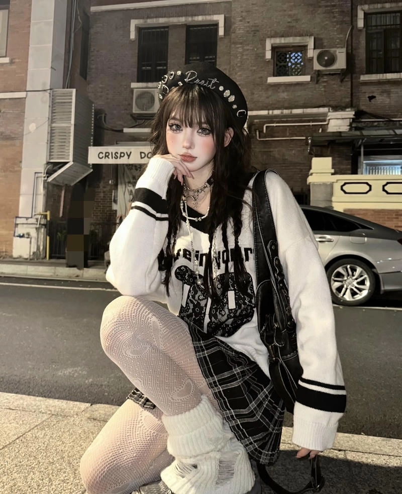 Outfit phá cách mang lại vibe bad girl ấn tượng