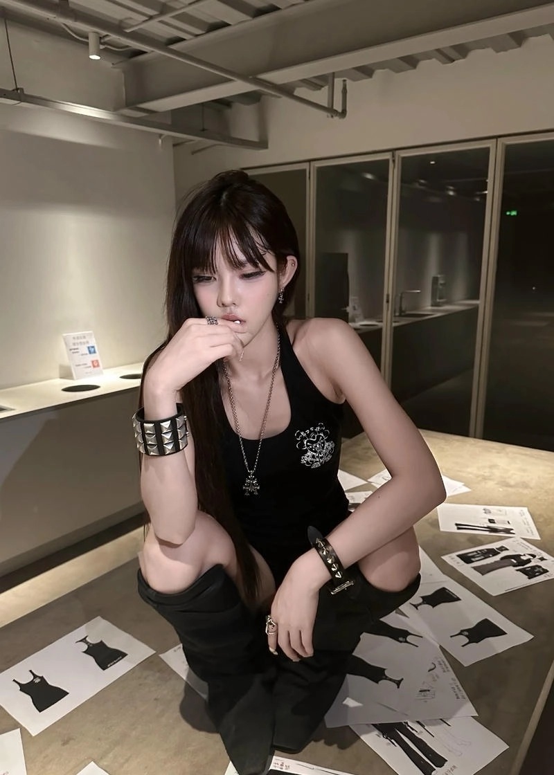 Tạo hình nổi bật giúp gái xinh ngầu thu hút ánh nhìn