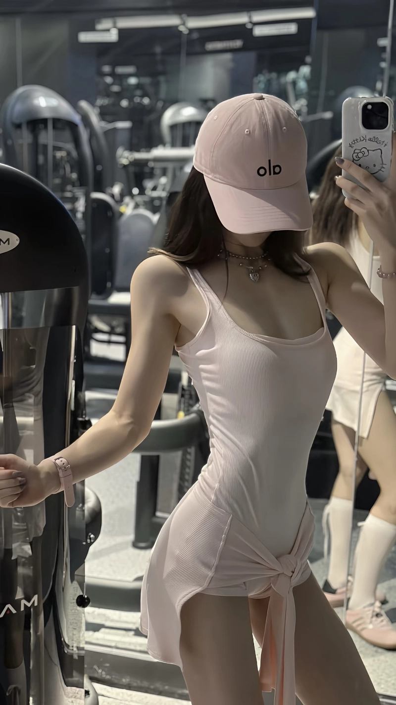 Thần thái mạnh mẽ của cô gái gym rất cuốn hút