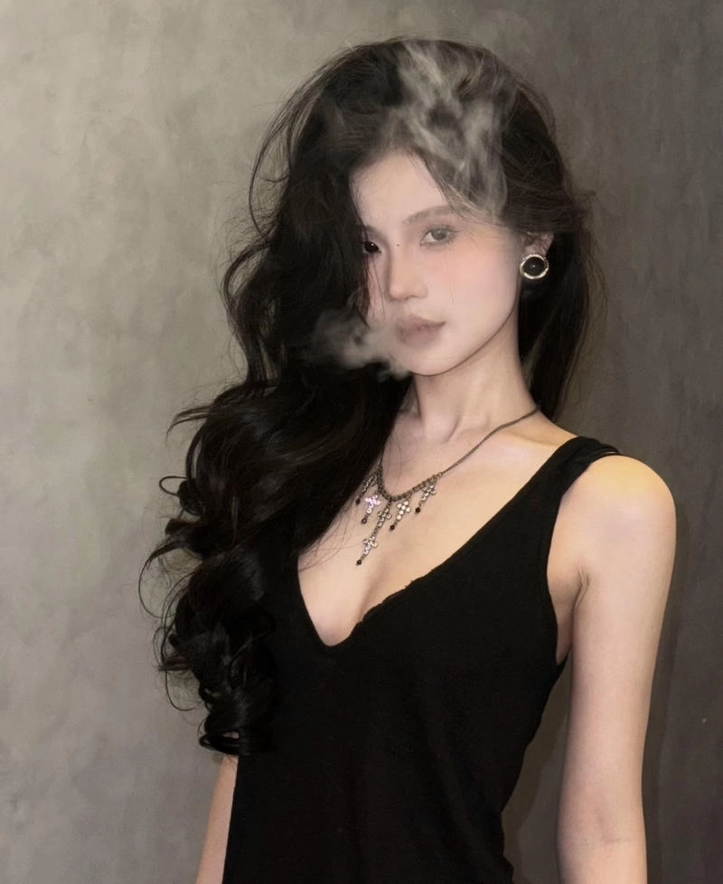 Trang phục cá tính giúp hình ảnh bad girl thêm cuốn hút