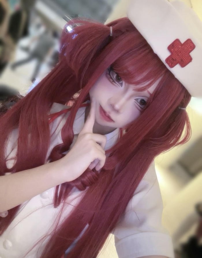 Y tá cosplay tóc hồng cực cute