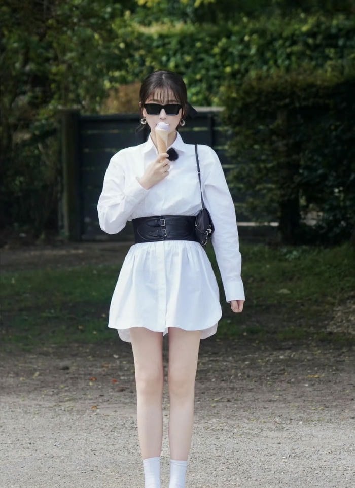 ảnh chân gái phong cách trẻ trung