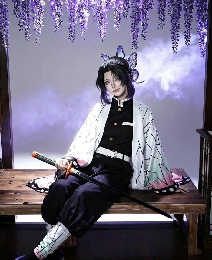 ảnh cosplay shinobu ánh nhìn xa xăm