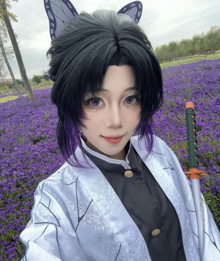 ảnh cosplay shinobu tông màu tím