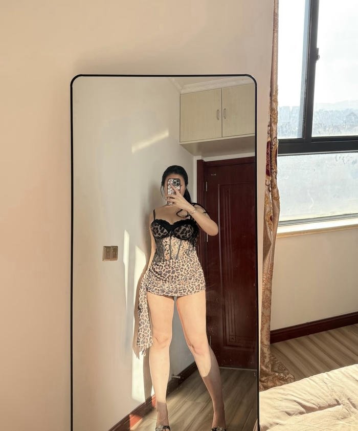 ảnh đùi gái xinh mềm mại