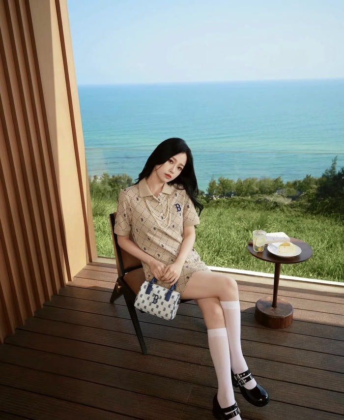 ảnh đùi gái xinh nhẹ nhàng