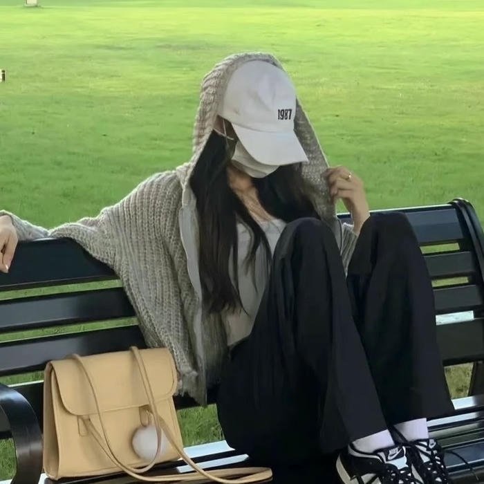 ảnh gái Trung Quốc che mặt sân trường