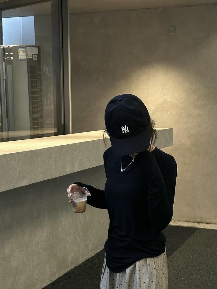 ảnh gái Trung Quốc che mặt trong nhà