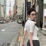 ảnh gái đeo kính cận có mũi cao thanh thoát