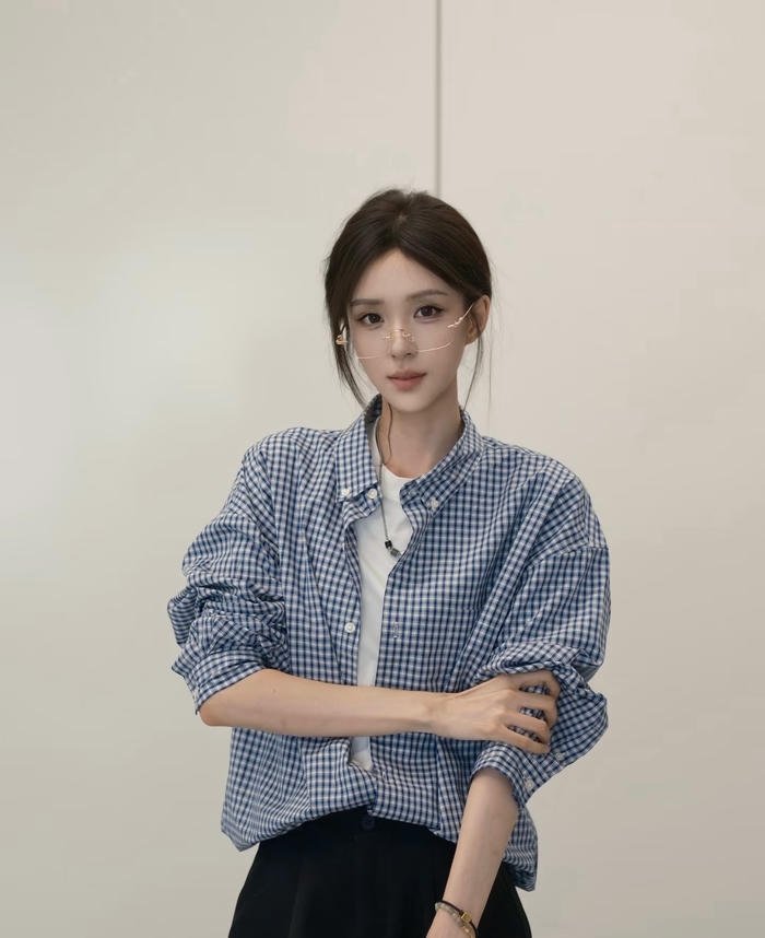 ảnh gái đeo kính cận xinh xắn chuẩn học đường