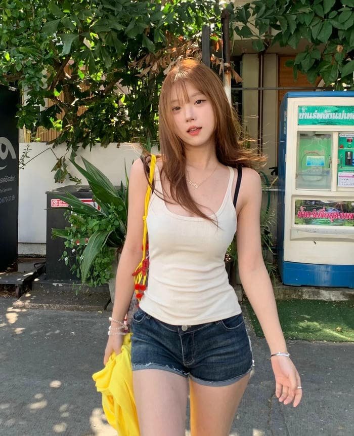 ảnh gái ngon ăn mặc giản dị