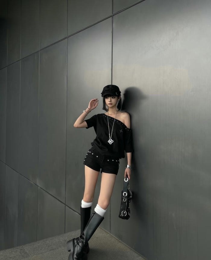 ảnh gái trung ngầu đứng dựa tường đầy thần thái