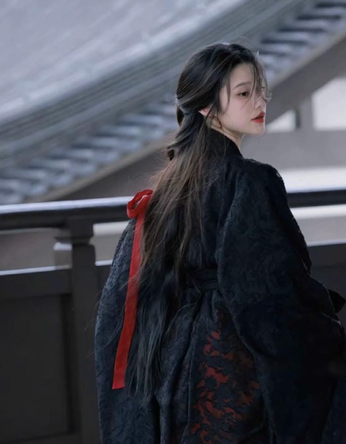 ảnh gái xinh cổ trang dáng đứng quay lưng