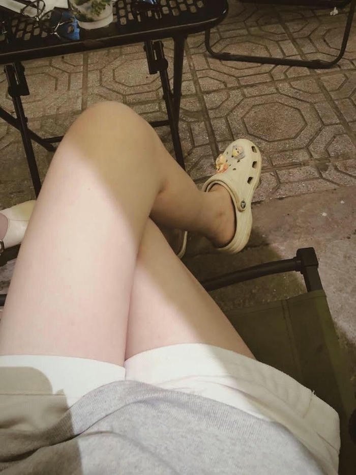 ảnh gái xinh đùi mịn màng