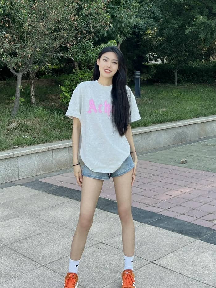 ảnh gái xinh quần ngắn chân dài