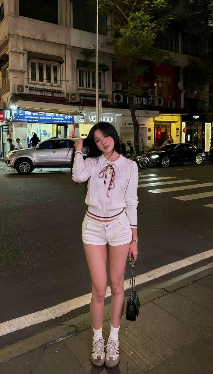 ảnh gái xinh quần ngắn toàn thân