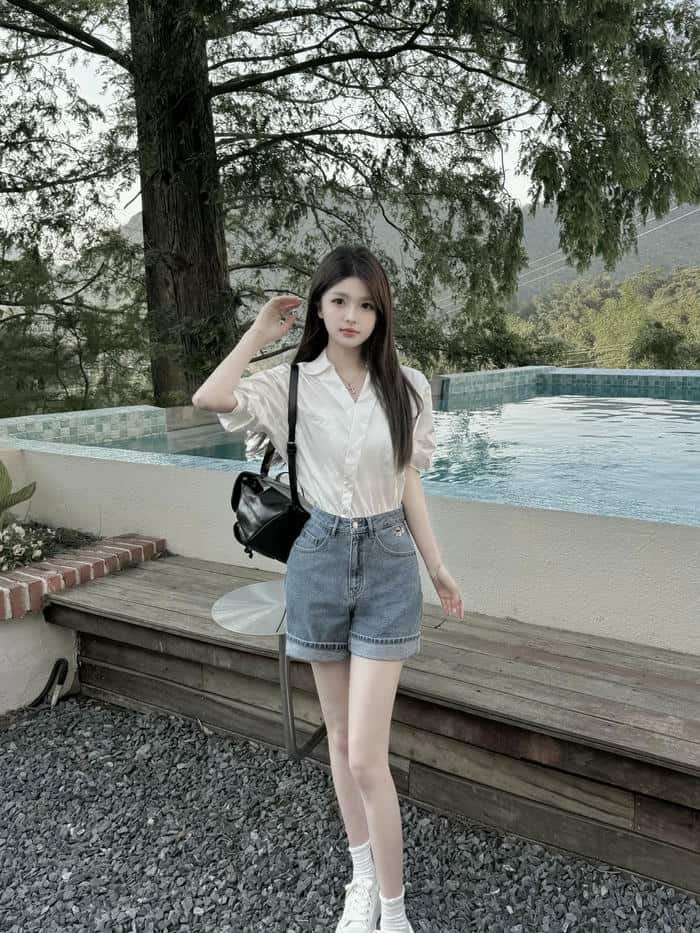 ảnh gái xinh quần short ánh nắng