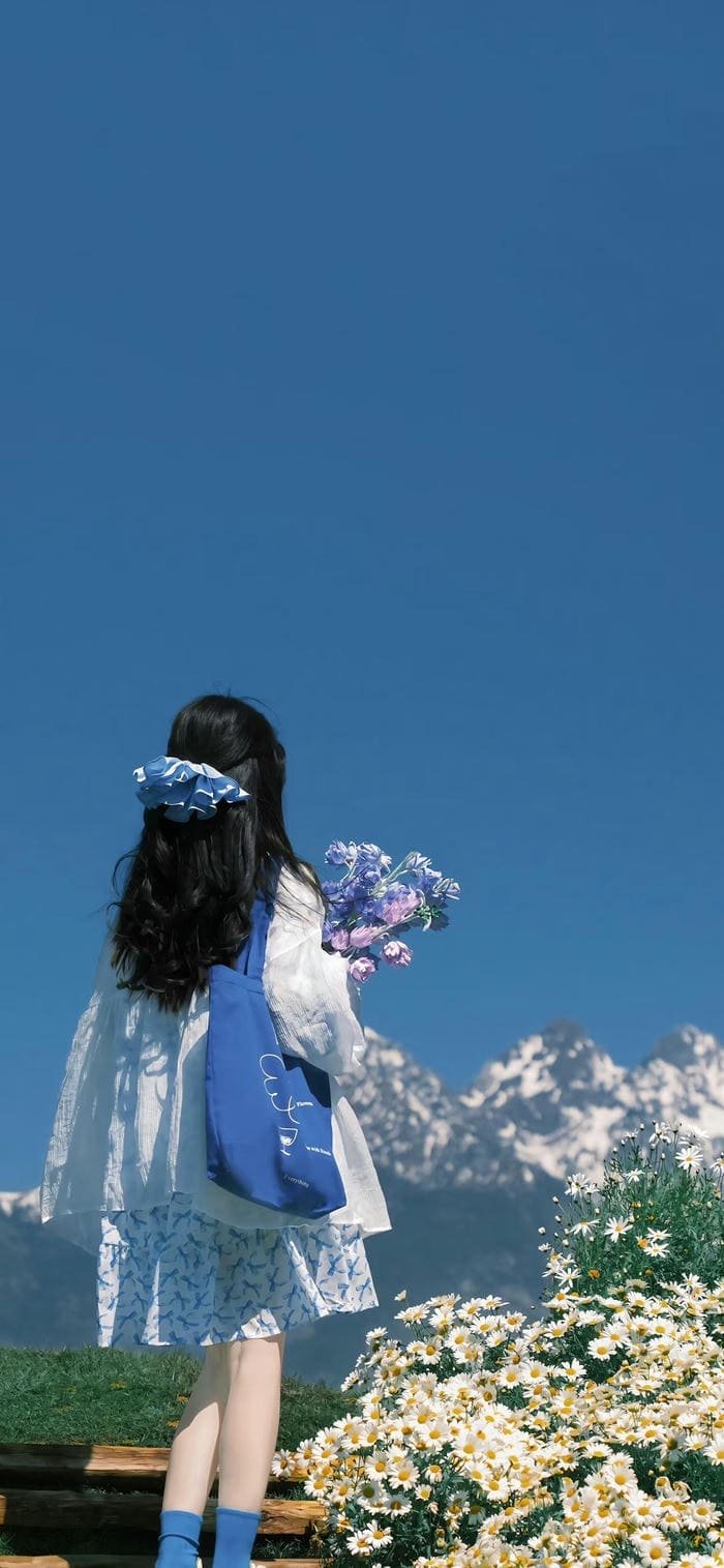 ảnh nền cô gái quay lưng diện váy hoa nhí