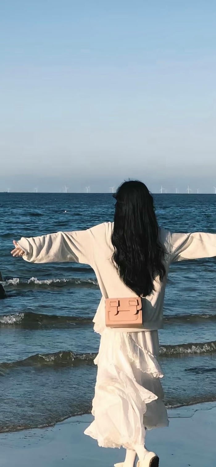 ảnh nền cô gái quay lưng phong cảnh 4K